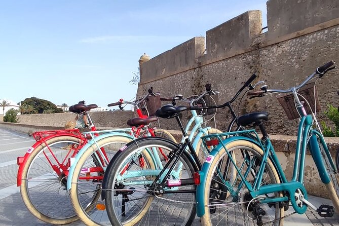 A private stroll cycling around Cádiz + bike rental - Bike rental and comfort: what to plan for