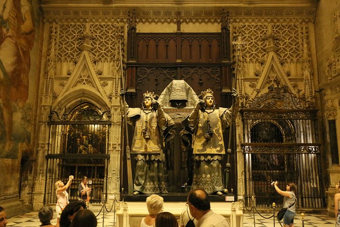 Alcazar and Cathedral Tour - Catedral de Sevilla: Scale First, Then the Giralda Climb