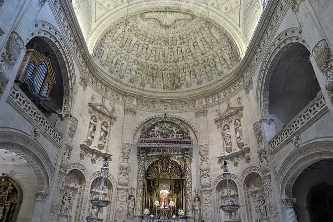 Alcazar, Cathedral and Giralda Guided Tour with Priority Tickets - What Makes the Guided Storytelling Worth It