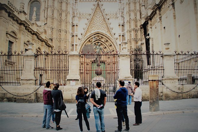 Alcazar & Cathedral of Seville Exclusive Group, max. 9 travelers - Inside the Catedral de Santa Maria de la Sede: five naves, dozens of chapels, and Columbus