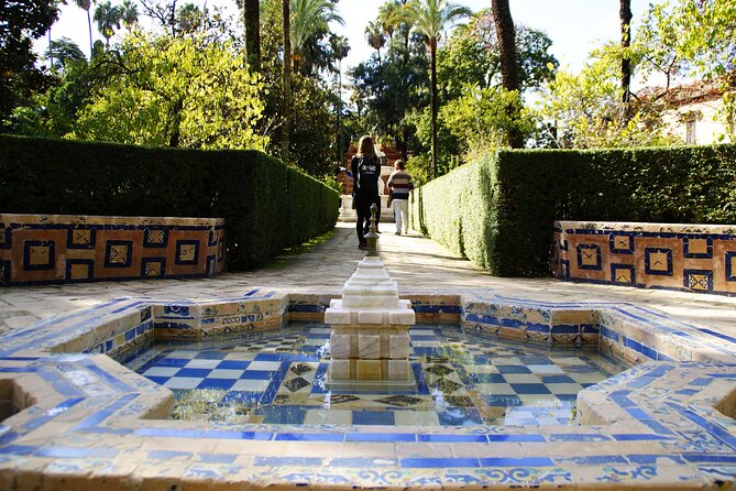 Alcazar & Cathedral of Seville Exclusive Group, max. 9 travelers - The value of the guide, and why small group pacing matters