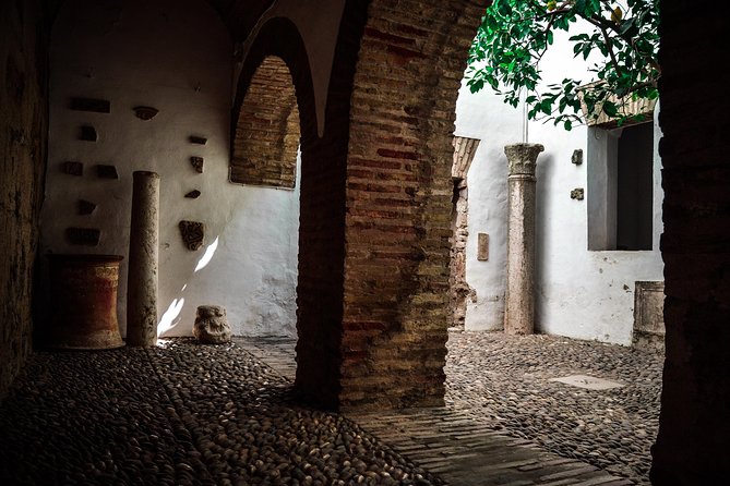 Alcázar de los Reyes Cristianos - Patio Morisco: where the Moorish atmosphere becomes practical