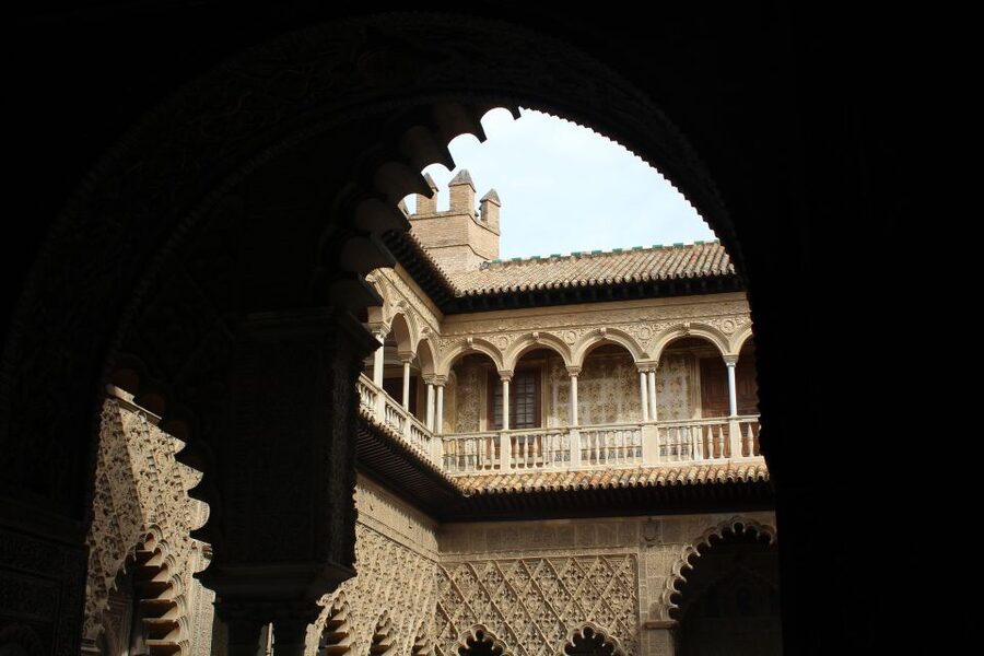 Alcázar Guided Tour & Rooftop Tour - Legends and Anecdotes: The Real Value of a Live Guide