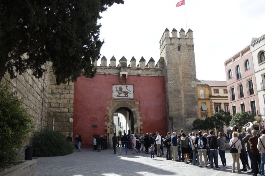Alcázar Guided Tour & Rooftop Tour - Family-Friendly Option: History Games That Pull Kids In
