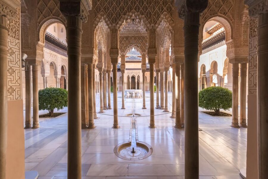 Alhambra and Albaicín Full-Day Private Tour from Seville - Generalife Gardens: The Sultan’s Summer Palace and Those Courtyards