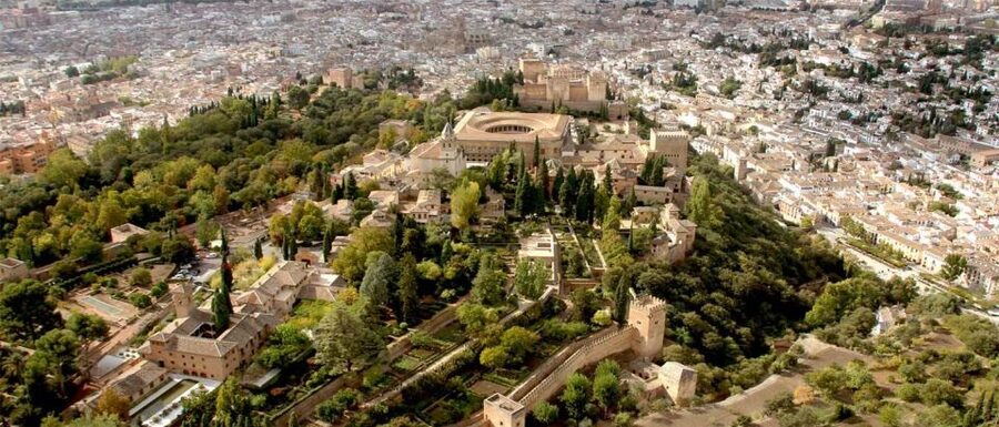 Alhambra and Albaicín Full-Day Private Tour from Seville - Alcazaba Fortress and Charles V: Mixing Power, Viewpoints, and Contrast