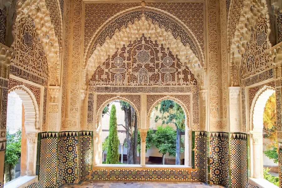 Alhambra and Albaicín Full-Day Private Tour from Seville - Albaicín Walking Tour: White Streets, Churches, Views, and Finding the Quarter