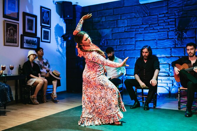 Baraka Triana. Flamenco show with drink - Service Matters in a Room This Tight