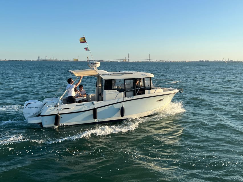 Cadiz Bay: 3 hours tour in a private boat in the Cadiz Bay - The 3-hour route: Cádiz Bay cruising, the bridge crossing, and Carraca