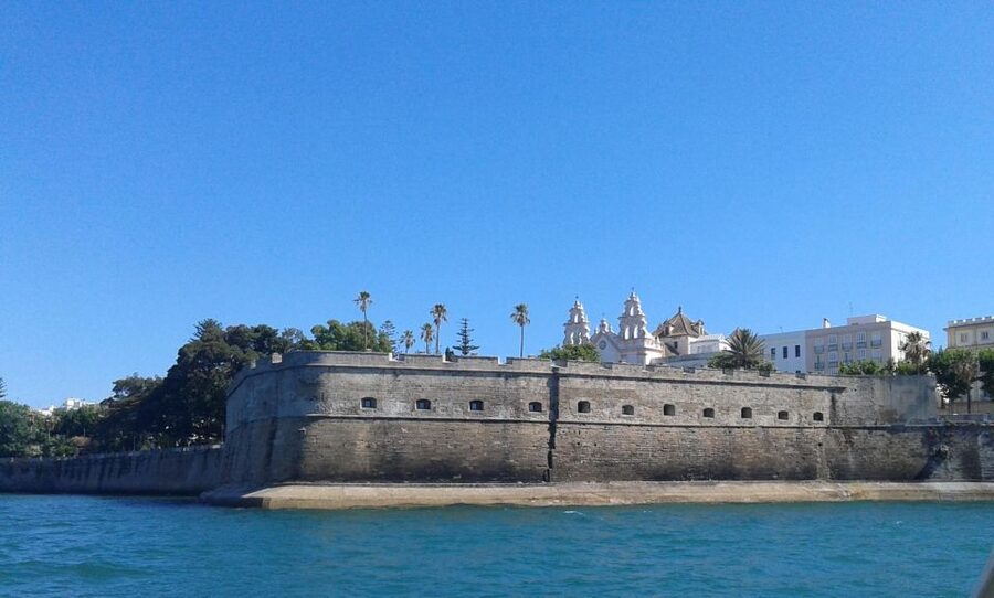 Cádiz: Bay of Cádiz Catamaran Tour with Host - Key things to know before you go