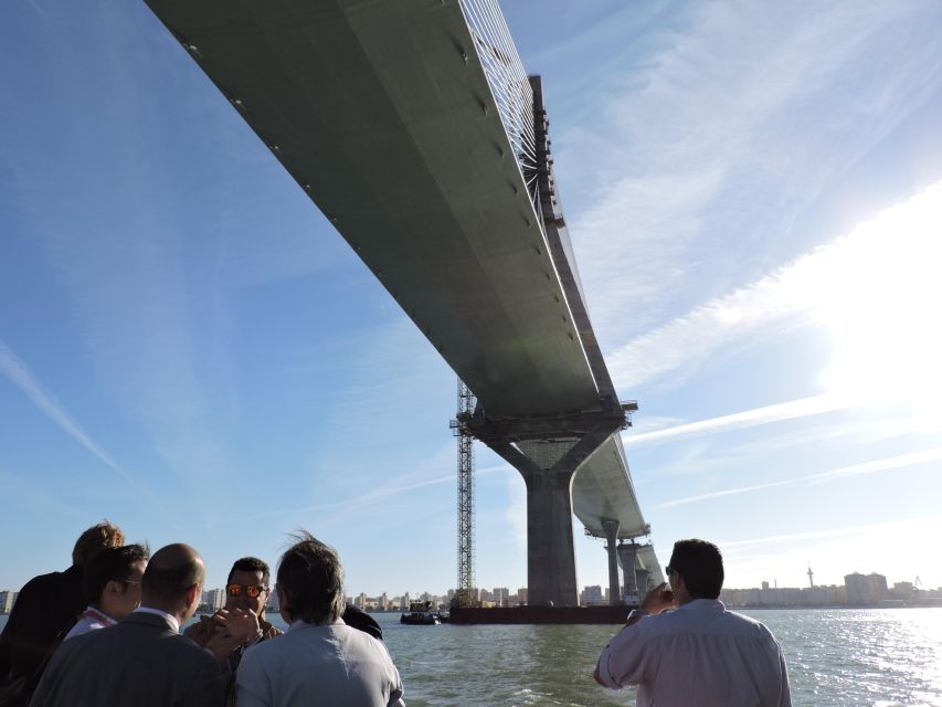 Cádiz: Bay of Cádiz Catamaran Tour with Host - What the 75 minutes feels like once you’re onboard