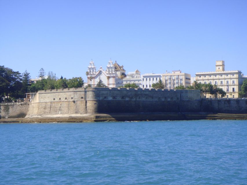 Cádiz: Bay of Cádiz Catamaran Tour with Host - Comfort, restrooms, and the onboard bar you’ll actually use