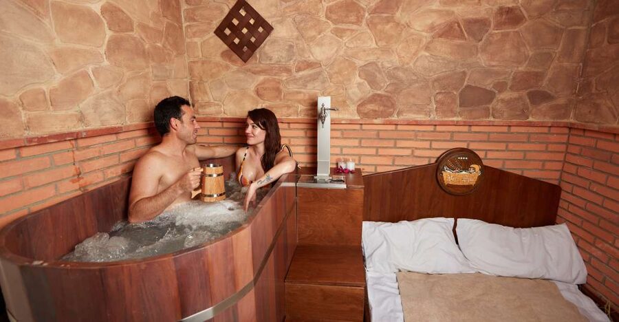 Cadiz: Beer Spa Entry Ticket with Beer and Local Snacks - The Jacuzzi with hot bathing beer: what to expect and how to prep