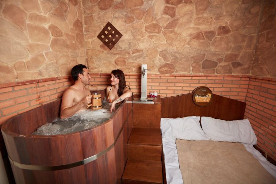 Cadiz: Beer Spa Entry Ticket with Beer and Local Snacks - Getting to Hotel Cádiz Bahía and what happens when you arrive