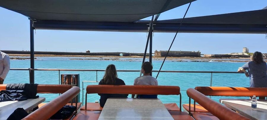 Cadiz capital:Catamarán Experience paseo con baño y almuerzo - Key moments that make this trip worth your time