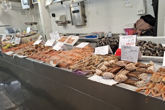 Cadiz Food Tour: Tapas, Drinks and Delights with a Local - Mina Square and the Traditional Tapas Lunch Feeling