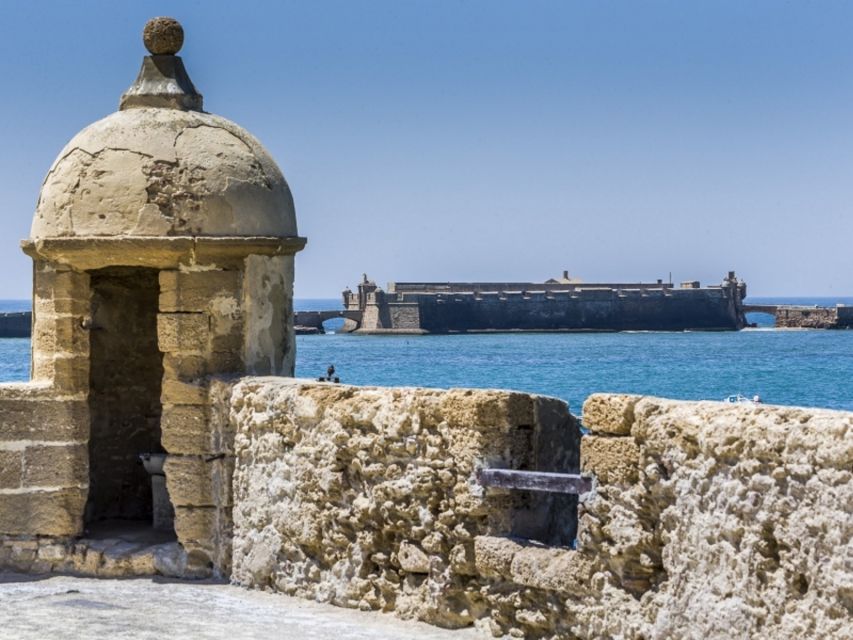 Cadiz: Guided City Tour - The walking route: El Pópulo, cathedrals, and the 1812 monument