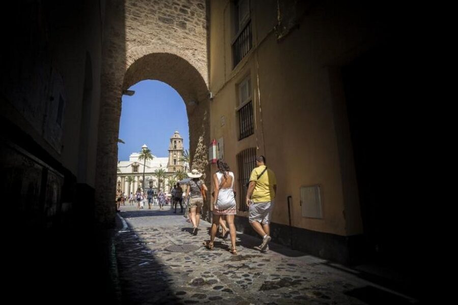 Cadiz: Guided City Tour - How the tour explains Cádiz’s long timeline, step by step