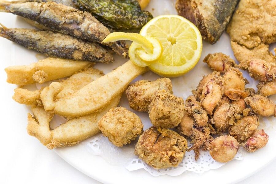 Cádiz: Local Tapas Experience - Cadiz Central Market: learning the ingredients behind Andalusian plates