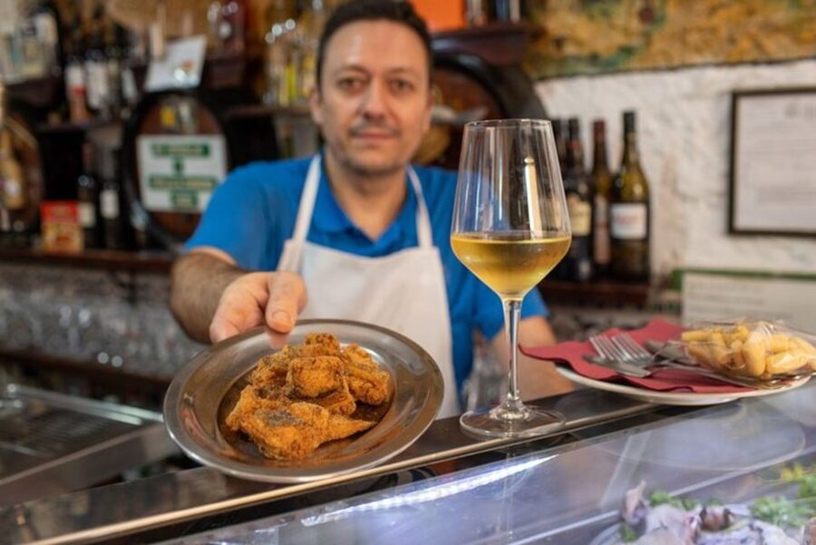 Cádiz: Local Tapas Experience - Plaza de Mina photo stop: a quick breath before you finish