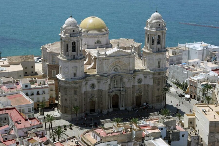 Cadiz: Medieval Tour - Phoenician traces and the Roman theater stop