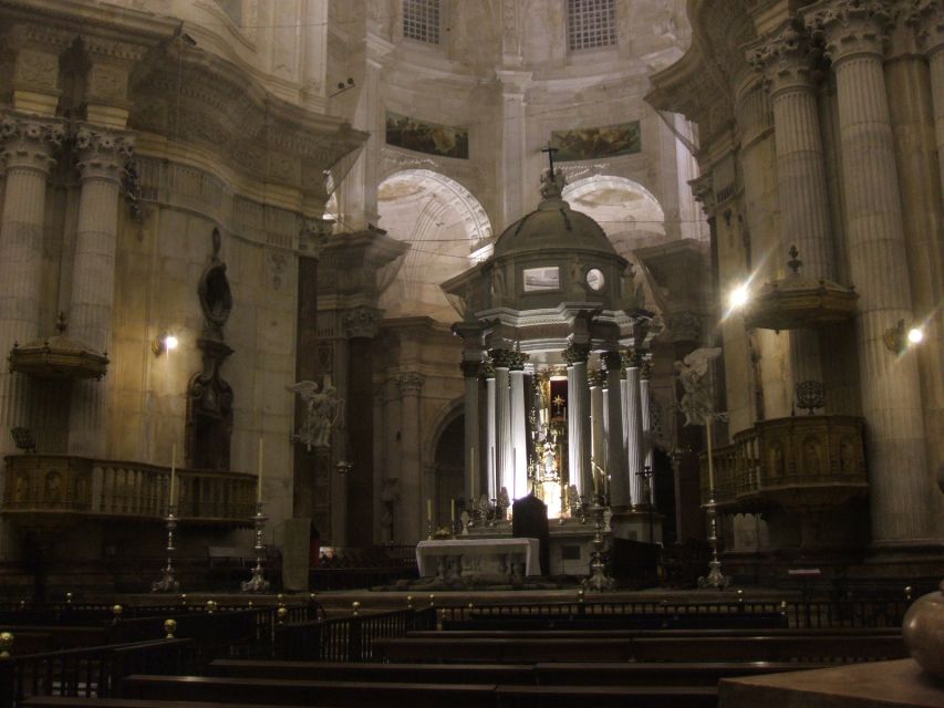 Cadiz: Medieval Tour - The New Cathedral: Baroque and Neoclassical inside the same visit