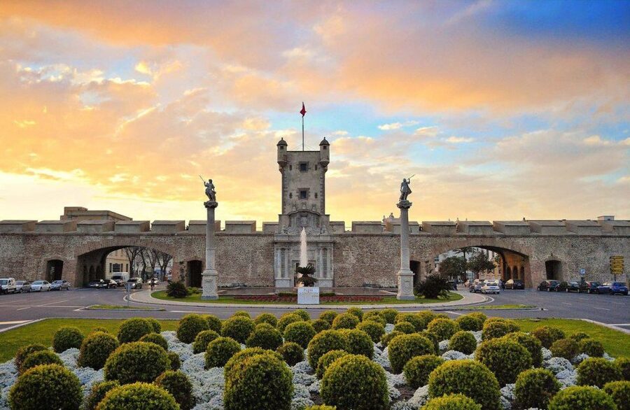 Cadiz: Medieval Tour - Poniente Tower and the Gates of Earth wall payoffs