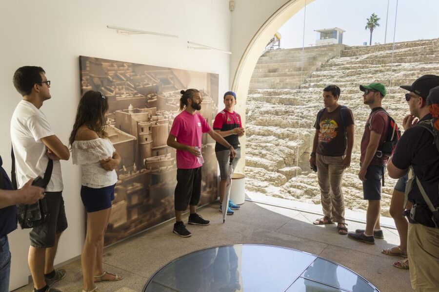 Cádiz: Roman Theatre, Cathedral, and Tavira Tower Tour - Cadiz Cathedral: A Century of Styles and a Crypt With Big Names