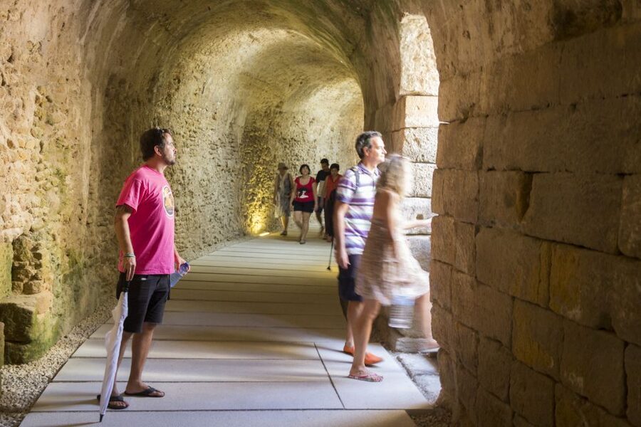 Cádiz: Roman Theatre, Cathedral, and Tavira Tower Tour - Meeting at Plaza de San Juan de Dios and Setting Expectations