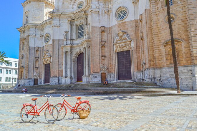 Cadiz Small Group Bike Tour - Stop 6: Playa de la Caleta, Familiar Beach, Guided Story