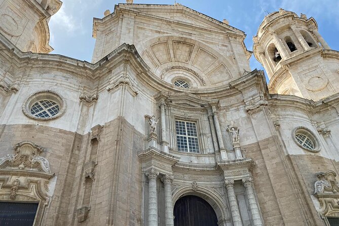 Cádiz Tapa (food) and walking Tour - Half-Day Private tour - El Populo: old Cádiz streets, small turns, big payoff