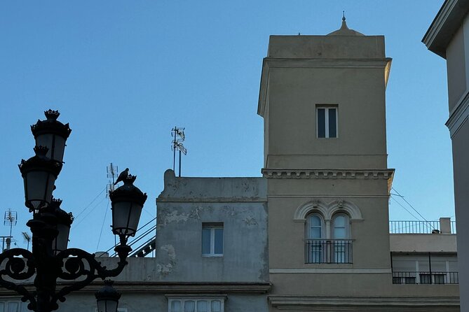Cadiz to Vista de Gaviota : visit the Tavira Tower and Camera Obscura - Calle Ancha: palaces, balconies, and why the architecture has stories