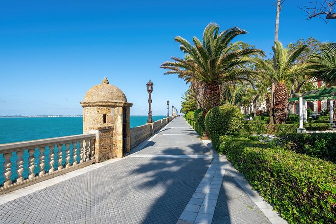 Cádiz TukTuk Tour with Audio Guide - El Pópulo: the old streets start the story