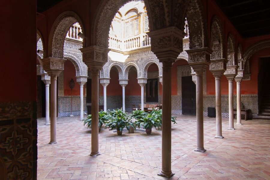 Casa de Salinas Entry Ticket with Audio Guide - Casa de Salinas vs. the Alcázar, why this micro-mansion matters