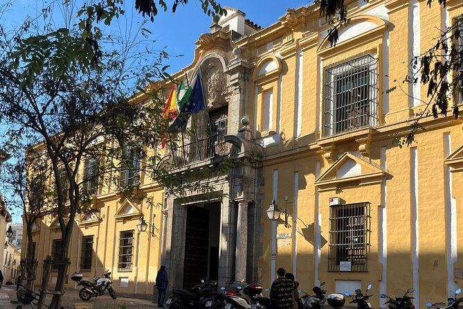 City of Caliphs: A Self-Guided Walking Tour of Córdoba’s History - Cross Puente Romano and learn to read the river views