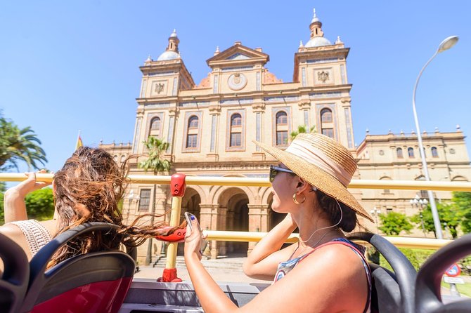 City Sightseeing Seville Hop-On Hop-Off Bus Tour - Audio quality, seat choices, and the crowd math