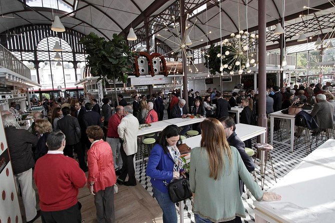 Complete Triana Tour "Corrales included". - Hermandad de la Estrella and the Triana-Known-For Feeling