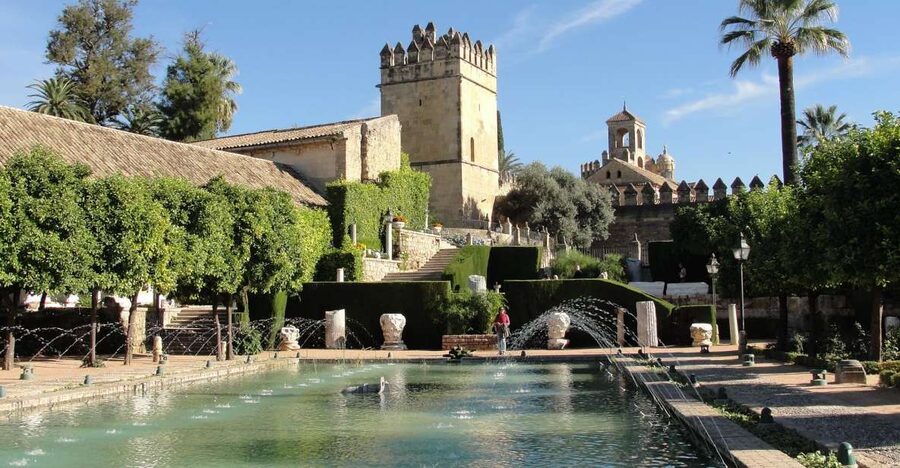 Cordoba: Alcazar Guided Tour and Skip-the-Line Ticket - Skip-the-line into the Alcázar, then let a guide frame the story