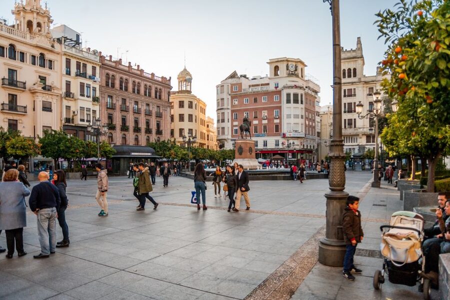 Córdoba: City Sightseeing Hop-On Hop-Off Bus Tour - How the 24-hour pass plays out: red panoramic vs blue Intima