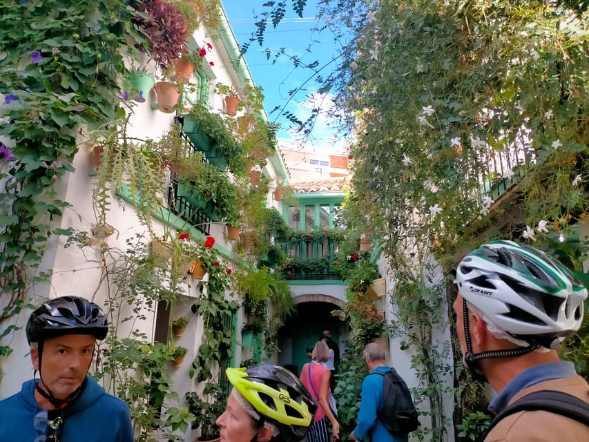 Cordoba Courtyards by Bike, Electric Bike - Your guide and the small details that make it smoother
