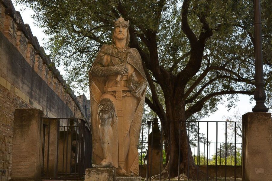 Cordóba: Gardens & Fortress of Catholic Monarchs Guided Tour - Avenue of the Monarchs and UNESCO Context, Without the Lecture Vibe