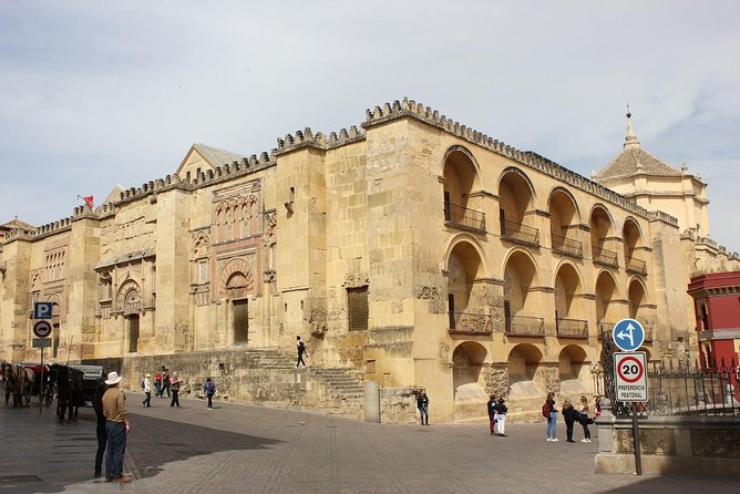 Cordoba Guided Tour Mosque and Cathedral from Seville - The Córdoba Synagogue: small building, very specific details