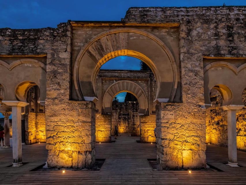 Cordoba: Guided Tour of Medina Azahara at Night - Getting there smoothly: bus from Córdoba vs. no-transport option