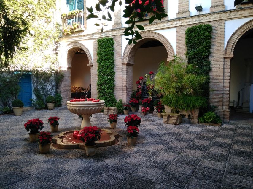 Córdoba Highlights Walking Tour - Alcázar and Baños Califales: pairing power and daily life