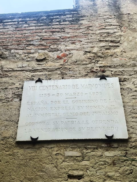 Cordoba: Jewish History Private Tour - Lola’s guiding style: why Q and A matters here