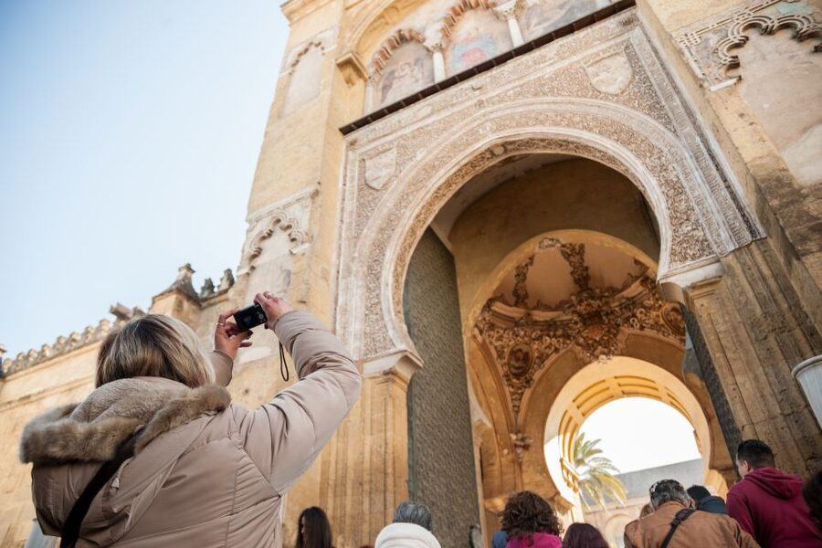 Cordoba: Jewish Quarter and Mosque-Cathedral Guided Tour - The Córdoba Synagogue Stop: Expect Mudejar Art and Check the Closure Days