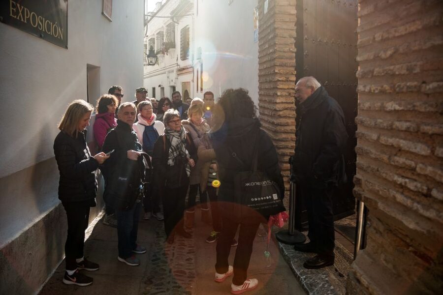 Cordoba: Jewish Quarter and Mosque-Cathedral Guided Tour - Inside the Great Mosque-Cathedral: Columns, Double Arcades, and Horseshoe Arches