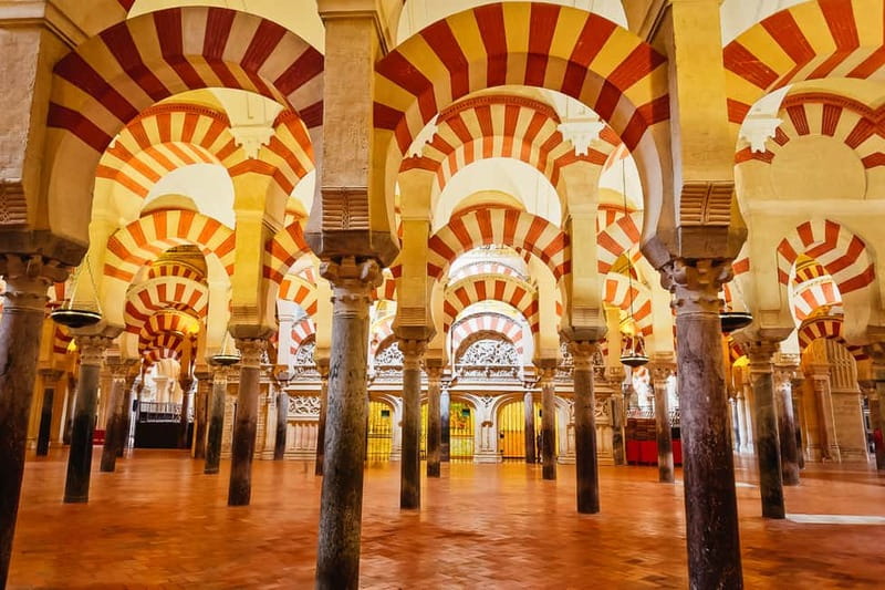 Córdoba: Jewish Quarter, Mosque, and Alcázar Tour - Judería streets: Calleja de la Hoguera, synagogue areas, and Maimónides