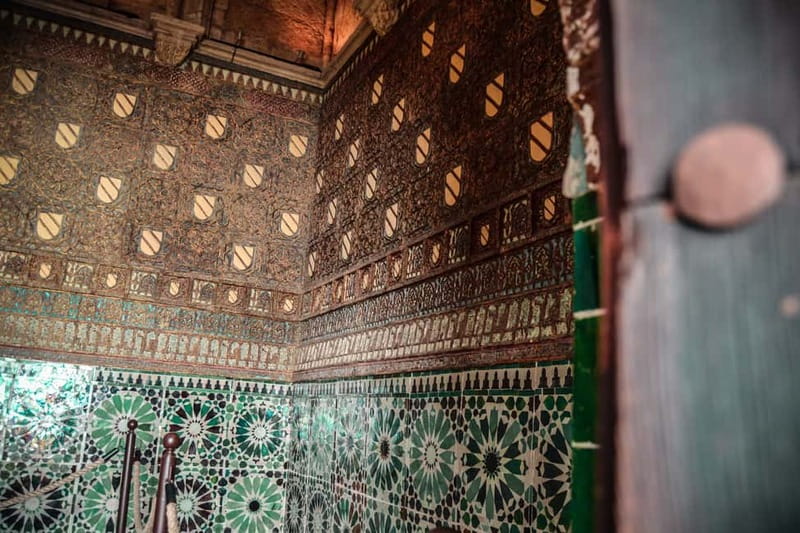 Córdoba: Jewish Quarter, Mosque, and Alcázar Tour - Alcázar of the Christian Kings: royal gardens, stair steps, and how power is shown