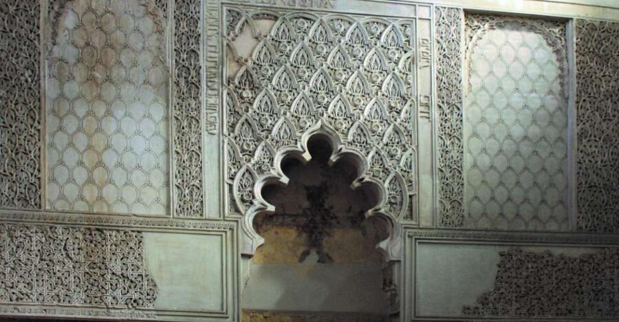 Cordoba: Jewish Quarter Walking Tour - Starting at Puerta del Perdón, then slipping into the old street maze